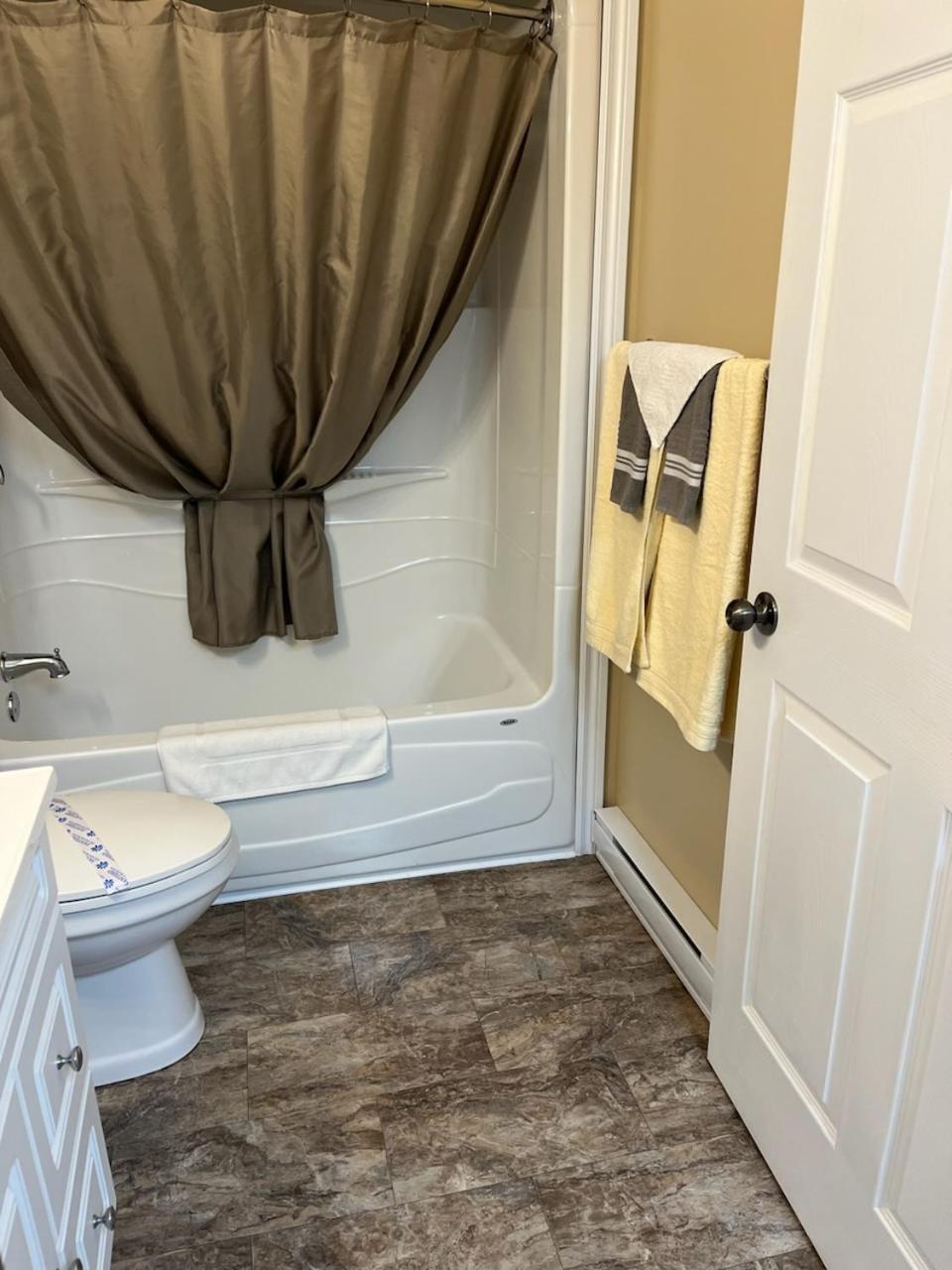 Riverview Suites Clarenville Bagian luar foto